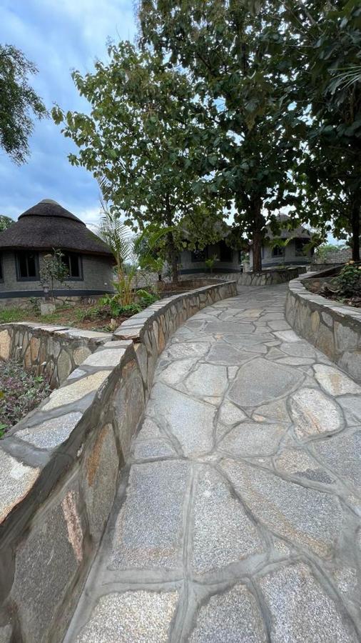 Gipir And Labongo Safari Lodge Ltd Pakwach Eksteriør bilde
