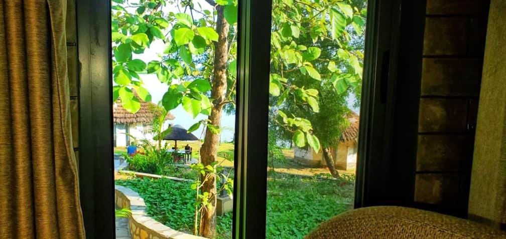 Gipir And Labongo Safari Lodge Ltd Pakwach Eksteriør bilde