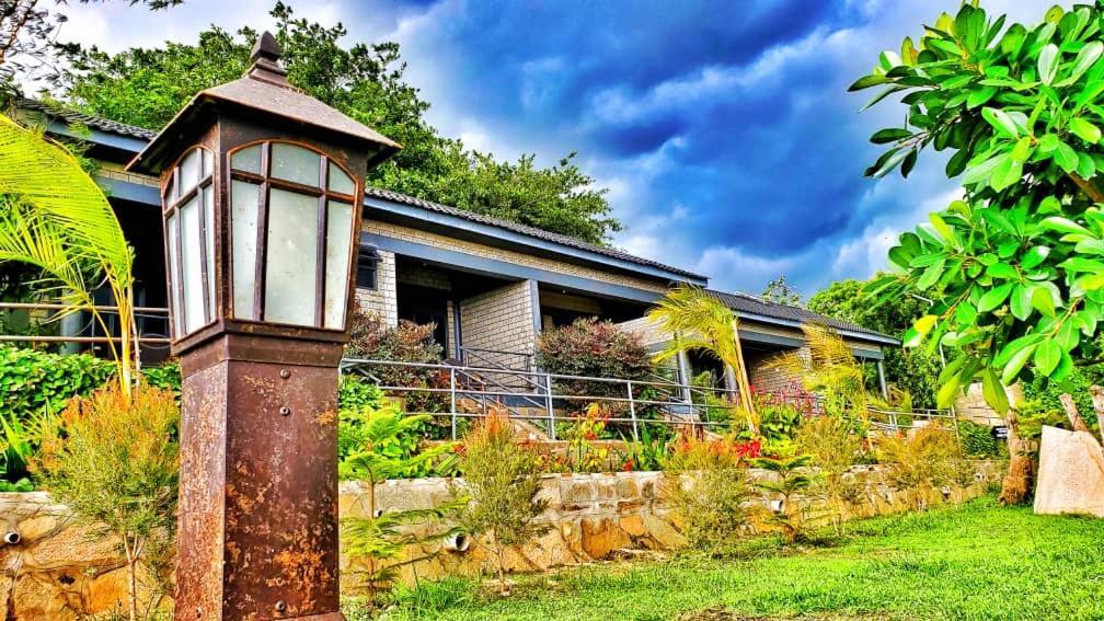 Gipir And Labongo Safari Lodge Ltd Pakwach Eksteriør bilde