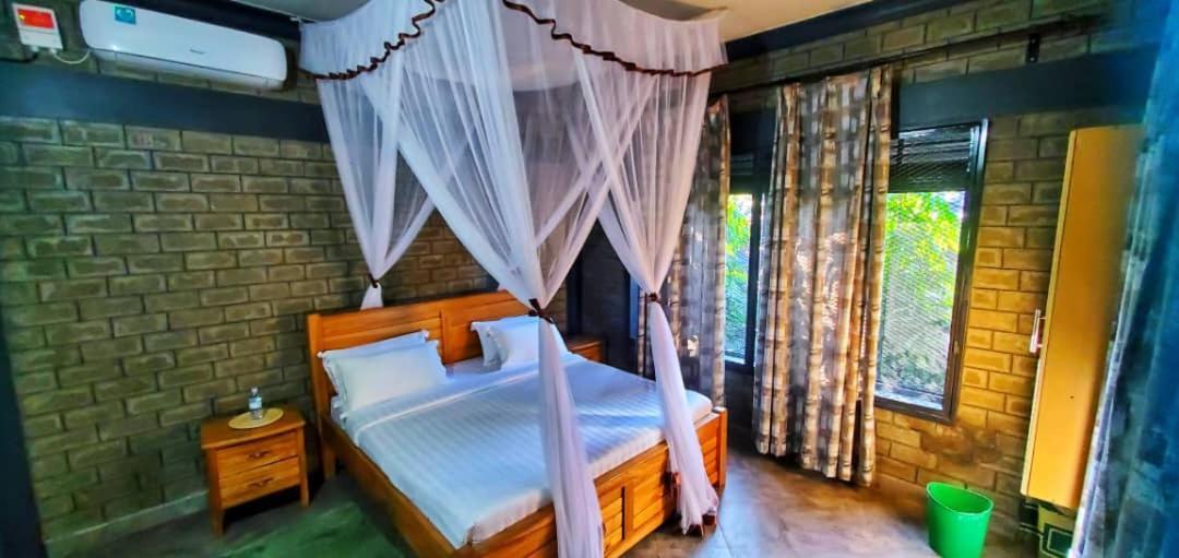 Gipir And Labongo Safari Lodge Ltd Pakwach Eksteriør bilde